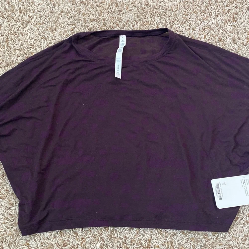 Lululemon Go Om Short Sleeve Tee
Mini Ghost Weave Burnout NWT Size 6 - Picture 4 of 8